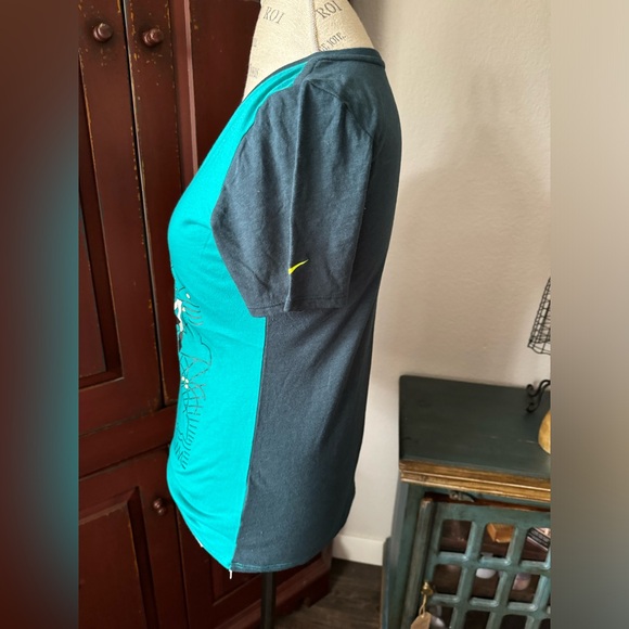 NWOT Nike Medium Athletic Cut Tee - Picture 12 of 13